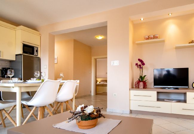 Appartamento a Lopar - Appartamento in Loparo (Lopar) con balcone, Climatizzazione, WIFI, Lavatrice (4885-2) Appartamento a Lopar - Appartamento in Loparo (Lopar) con balcone, Climatizzazione, WIFI, Lavatrice (4885-2)