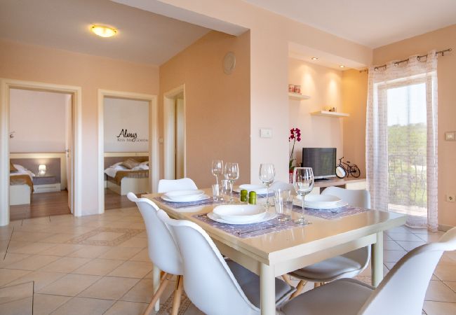 Appartamento a Lopar - Appartamento in Loparo (Lopar) con balcone, Climatizzazione, WIFI, Lavatrice (4885-2) Appartamento a Lopar - Appartamento in Loparo (Lopar) con balcone, Climatizzazione, WIFI, Lavatrice (4885-2)