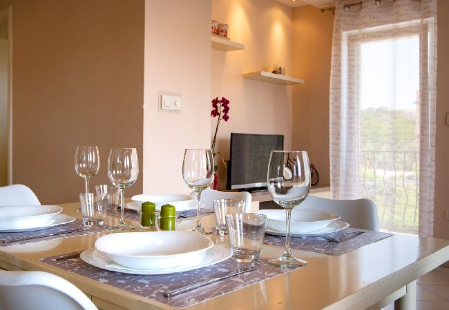 Appartamento a Lopar - Appartamento in Loparo (Lopar) con balcone, Climatizzazione, WIFI, Lavatrice (4885-2) Appartamento a Lopar - Appartamento in Loparo (Lopar) con balcone, Climatizzazione, WIFI, Lavatrice (4885-2)