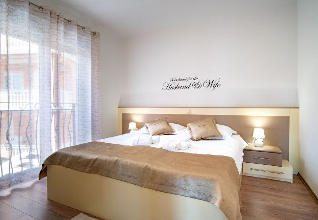 Appartamento a Lopar - Appartamento in Loparo (Lopar) con balcone, Climatizzazione, WIFI, Lavatrice (4885-2) Appartamento a Lopar - Appartamento in Loparo (Lopar) con balcone, Climatizzazione, WIFI, Lavatrice (4885-2)