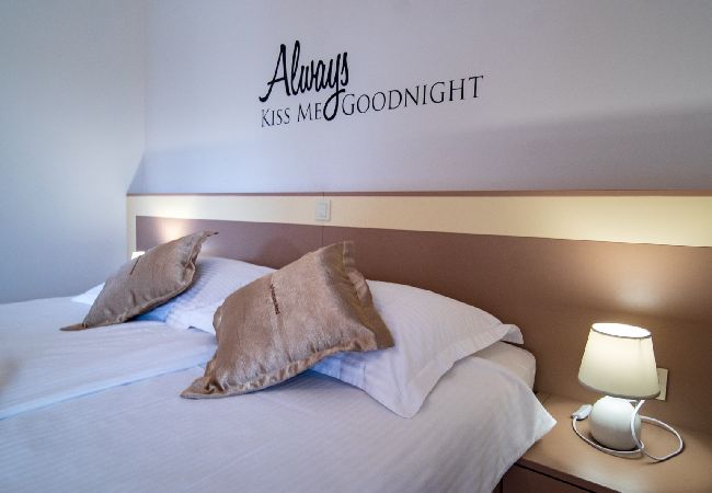 Appartamento a Lopar - Appartamento in Loparo (Lopar) con balcone, Climatizzazione, WIFI, Lavatrice (4885-2) Appartamento a Lopar - Appartamento in Loparo (Lopar) con balcone, Climatizzazione, WIFI, Lavatrice (4885-2)