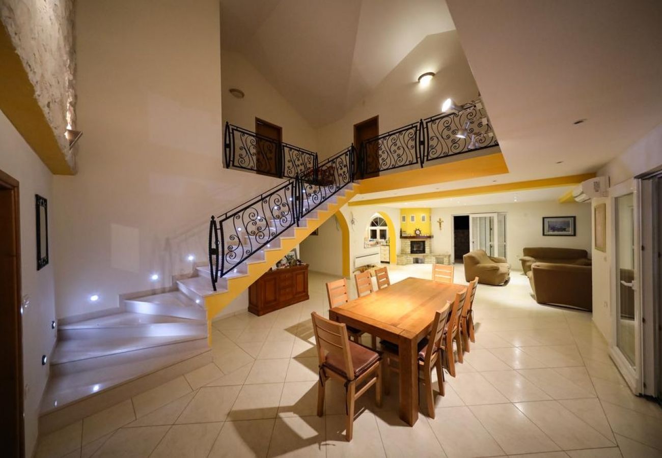 Casa a Drage - Casa di vacanza in Drage con terrazzo, Climatizzazione, WIFI, Lavatrice (4884-1)