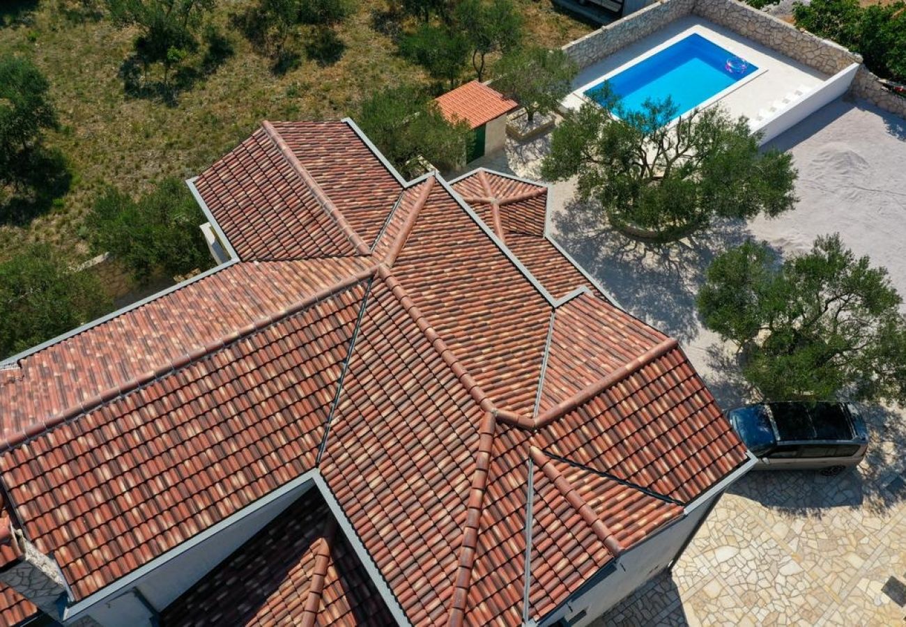 Casa a Drage - Casa di vacanza in Drage con terrazzo, Climatizzazione, WIFI, Lavatrice (4884-1)