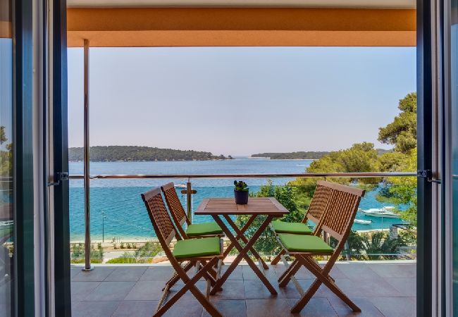 Appartamento a Mali Lošinj - Appartamento in Lussinpiccolo (Mali Losinj) con vista mare, balcone, Climatizzazione, WIFI (4896-2) Appartamento a Mali Lošinj - Appartamento in Lussinpiccolo (Mali Losinj) con vista mare, balcone, Climatizzazione, WIFI (4896-2)