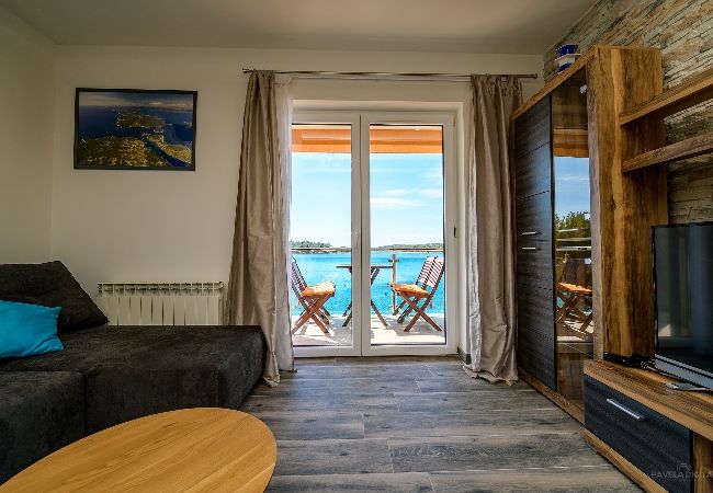 Appartamento a Mali Lošinj - Appartamento in Lussinpiccolo (Mali Losinj) con vista mare, balcone, Climatizzazione, WIFI (4896-1) Appartamento a Mali Lošinj - Appartamento in Lussinpiccolo (Mali Losinj) con vista mare, balcone, Climatizzazione, WIFI (4896-1)