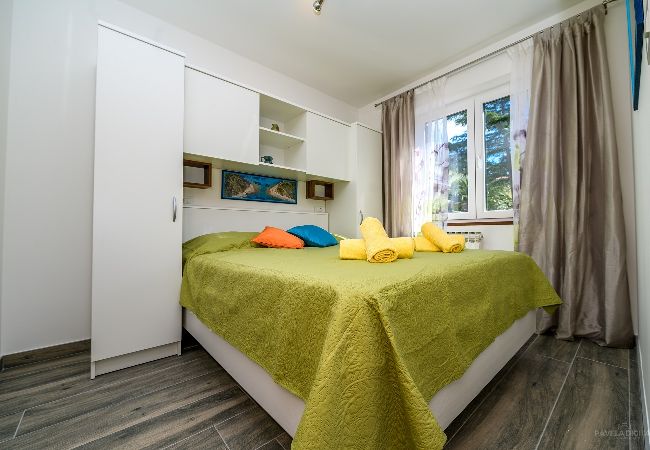 Appartamento a Mali Lošinj - Appartamento in Lussinpiccolo (Mali Losinj) con vista mare, balcone, Climatizzazione, WIFI (4896-1) Appartamento a Mali Lošinj - Appartamento in Lussinpiccolo (Mali Losinj) con vista mare, balcone, Climatizzazione, WIFI (4896-1)