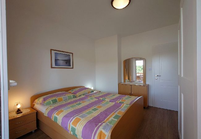 Appartamento a Kampor - Appartamento in Kampor con vista mare, balcone, Climatizzazione, WIFI (4838-1) Appartamento a Kampor - Appartamento in Kampor con vista mare, balcone, Climatizzazione, WIFI (4838-1)