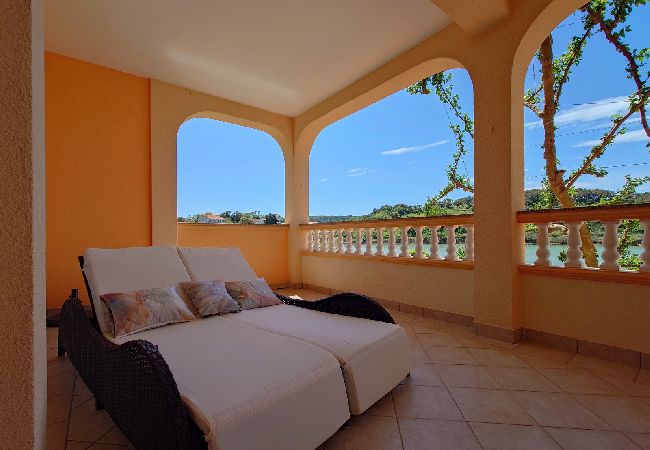 Appartamento a Kampor - Appartamento in Kampor con vista mare, balcone, Climatizzazione, WIFI (4838-1) Appartamento a Kampor - Appartamento in Kampor con vista mare, balcone, Climatizzazione, WIFI (4838-1)