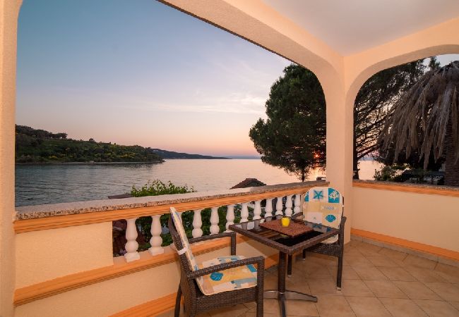 Appartamento a Kampor - Appartamento in Kampor con vista mare, balcone, Climatizzazione, WIFI (4838-2) Appartamento a Kampor - Appartamento in Kampor con vista mare, balcone, Climatizzazione, WIFI (4838-2)