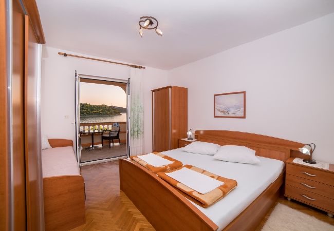 Appartamento a Kampor - Appartamento in Kampor con vista mare, balcone, Climatizzazione, WIFI (4838-2) Appartamento a Kampor - Appartamento in Kampor con vista mare, balcone, Climatizzazione, WIFI (4838-2)