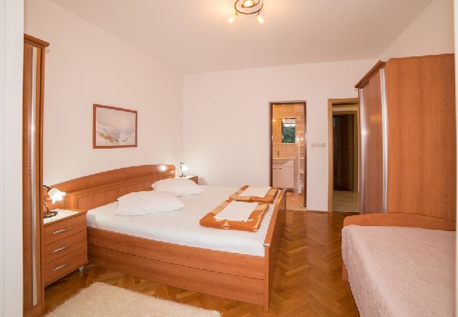 Appartamento a Kampor - Appartamento in Kampor con vista mare, balcone, Climatizzazione, WIFI (4838-2) Appartamento a Kampor - Appartamento in Kampor con vista mare, balcone, Climatizzazione, WIFI (4838-2)