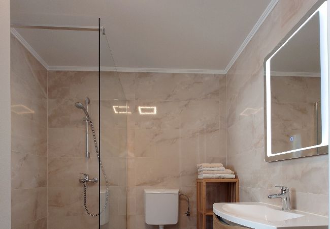 Appartamento a Kampor - Appartamento in Kampor con vista mare, balcone, Climatizzazione, WIFI (4838-2) Appartamento a Kampor - Appartamento in Kampor con vista mare, balcone, Climatizzazione, WIFI (4838-2)