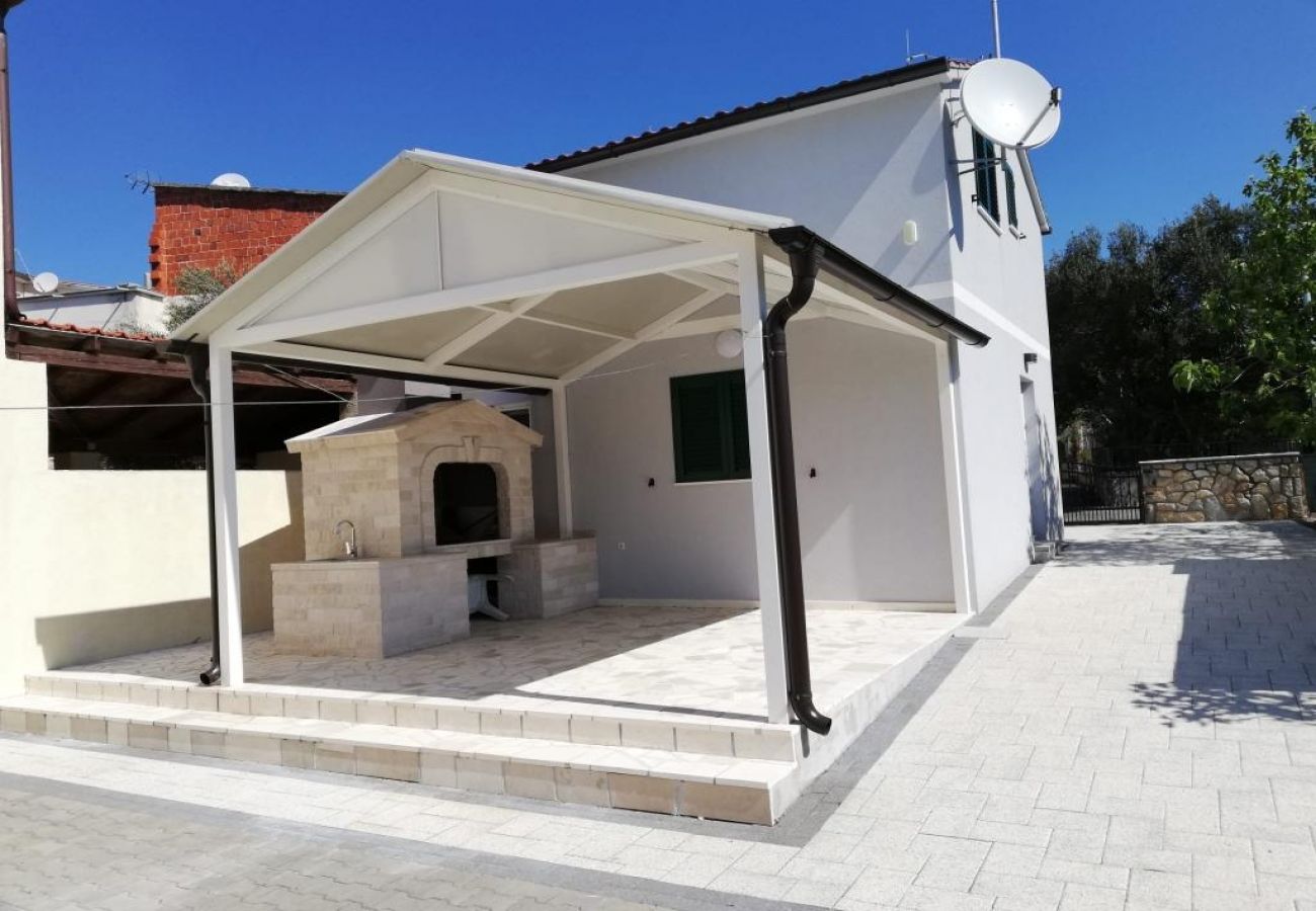 Appartamento a Pirovac - Appartamento in Pirovazzo (Pirovac) con terrazzo, Climatizzazione, WIFI (4925-3)