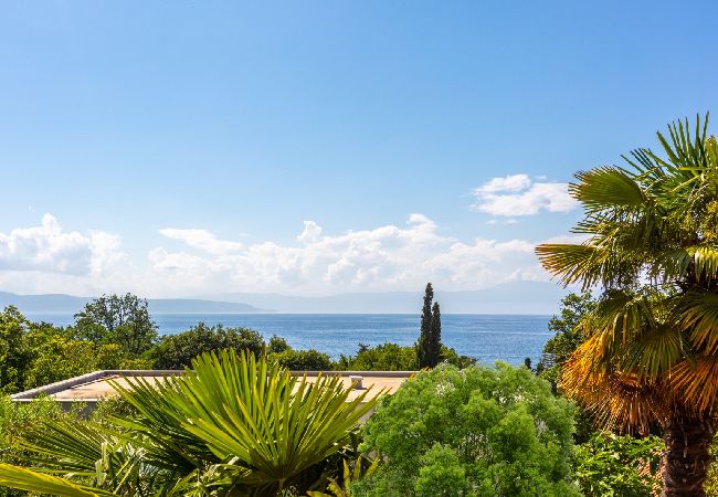 Appartamento a Njivice - Appartamento in Njivice con vista mare, balcone, Climatizzazione, WIFI (4930-2) Appartamento a Njivice - Appartamento in Njivice con vista mare, balcone, Climatizzazione, WIFI (4930-2)