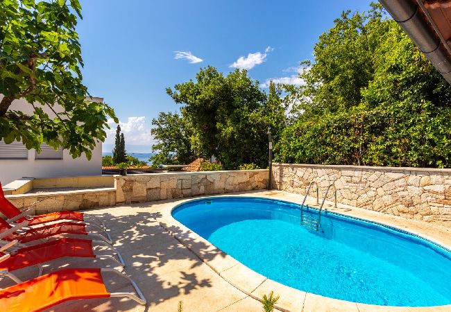 Appartamento a Njivice - Appartamento in Njivice con vista mare, balcone, Climatizzazione, WIFI (4930-2) Appartamento a Njivice - Appartamento in Njivice con vista mare, balcone, Climatizzazione, WIFI (4930-2)
