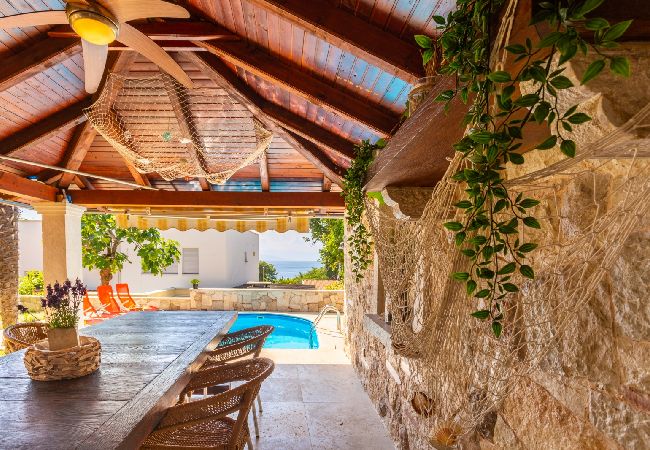 Appartamento a Njivice - Appartamento in Njivice con vista mare, balcone, Climatizzazione, WIFI (4930-2) Appartamento a Njivice - Appartamento in Njivice con vista mare, balcone, Climatizzazione, WIFI (4930-2)