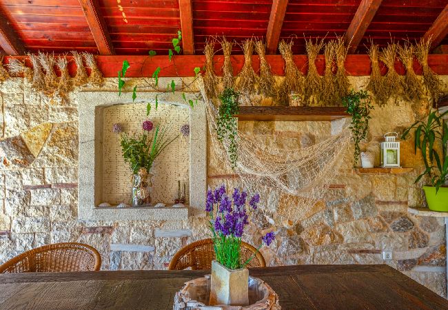 Appartamento a Njivice - Appartamento in Njivice con vista mare, balcone, Climatizzazione, WIFI (4930-2) Appartamento a Njivice - Appartamento in Njivice con vista mare, balcone, Climatizzazione, WIFI (4930-2)