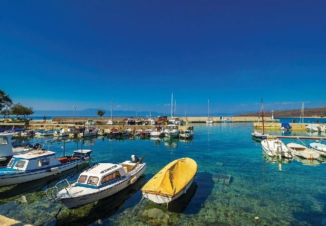 Appartamento a Njivice - Appartamento in Njivice con vista mare, balcone, Climatizzazione, WIFI (4930-2) Appartamento a Njivice - Appartamento in Njivice con vista mare, balcone, Climatizzazione, WIFI (4930-2)