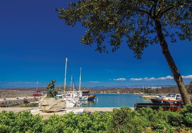Appartamento a Njivice - Appartamento in Njivice con vista mare, balcone, Climatizzazione, WIFI (4930-2) Appartamento a Njivice - Appartamento in Njivice con vista mare, balcone, Climatizzazione, WIFI (4930-2)
