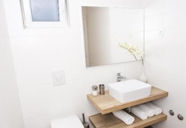 Appartamento a Vodice - Appartamento in Vodizze (Vodice) con Climatizzazione, WIFI, Lavastoviglie (4932-5) Appartamento a Vodice - Appartamento in Vodizze (Vodice) con Climatizzazione, WIFI, Lavastoviglie (4932-5)