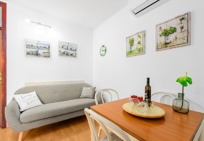 Casa a Porec - Casa di vacanza in Parenzo (Porec) con terrazzo, Climatizzazione, WIFI, Lavatrice (4928-11) Casa a Porec - Casa di vacanza in Parenzo (Porec) con terrazzo, Climatizzazione, WIFI, Lavatrice (4928-11)