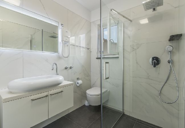 Casa a Porec - Casa di vacanza in Parenzo (Porec) con terrazzo, Climatizzazione, WIFI, Lavatrice (4928-11) Casa a Porec - Casa di vacanza in Parenzo (Porec) con terrazzo, Climatizzazione, WIFI, Lavatrice (4928-11)