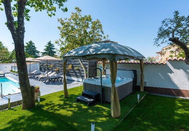 Casa a Porec - Casa di vacanza in Parenzo (Porec) con terrazzo, Climatizzazione, WIFI, Lavatrice (4928-11) Casa a Porec - Casa di vacanza in Parenzo (Porec) con terrazzo, Climatizzazione, WIFI, Lavatrice (4928-11)