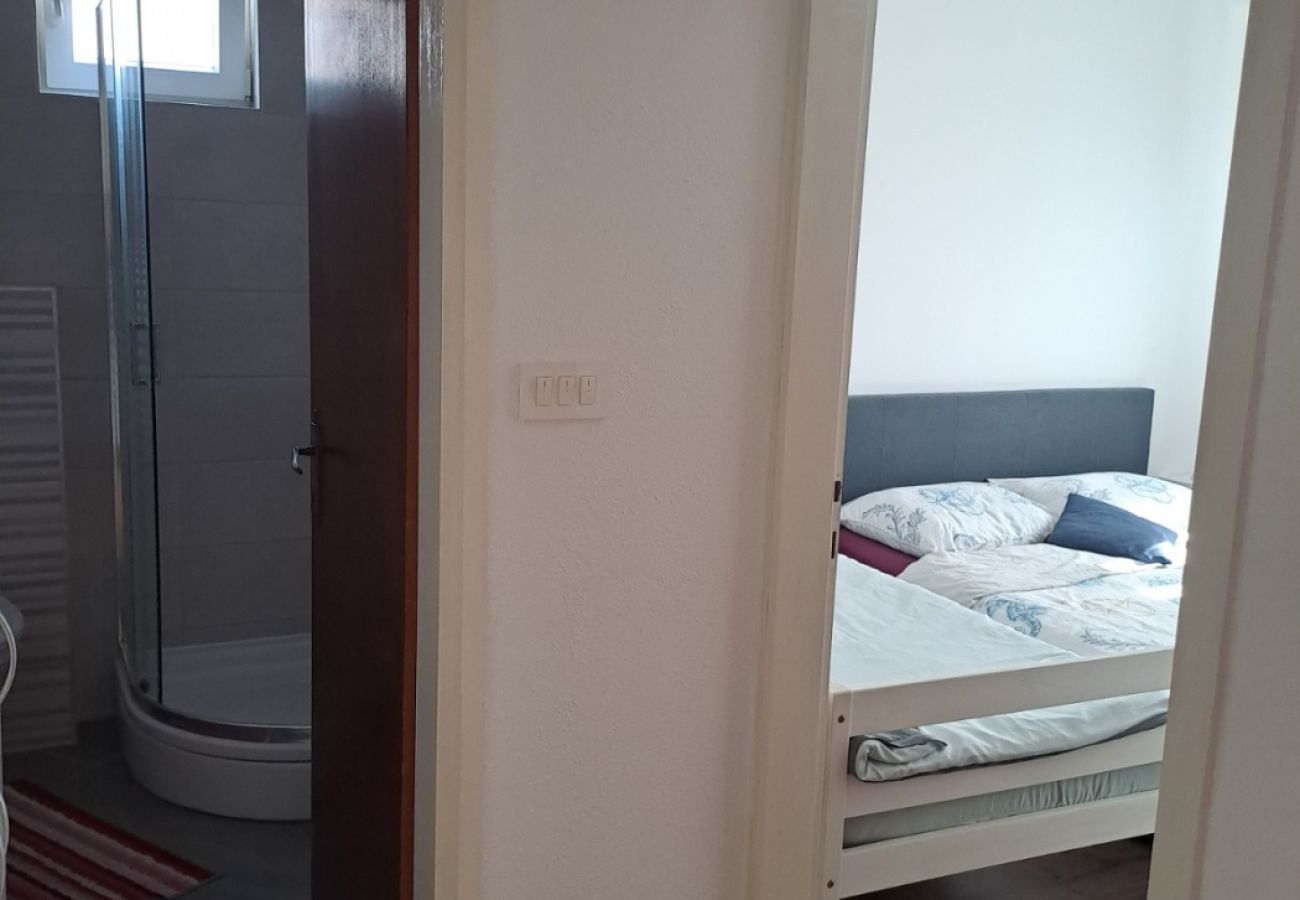 Appartamento a Šibenik-Brodarica - Appartamento in Brodarica con vista mare, balcone, Climatizzazione, WIFI (4731-5)