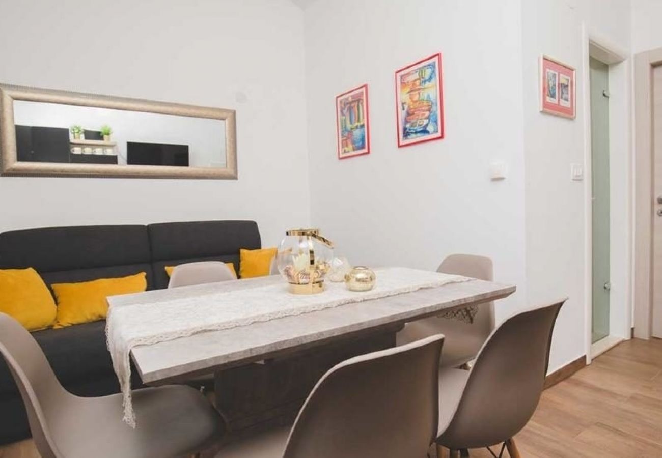 Appartamento a Supetar - Appartamento in San Pietro della Brazza (Supetar) con vista mare, balcone, Climatizzazione, WIFI (4998-1)