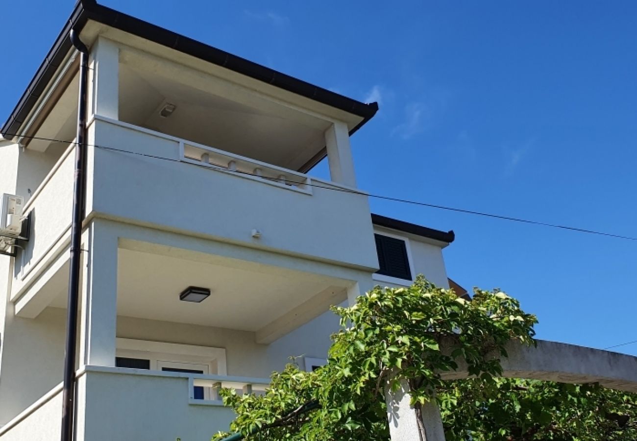 Appartamento a Supetar - Appartamento in San Pietro della Brazza (Supetar) con vista mare, balcone, Climatizzazione, WIFI (4998-1)