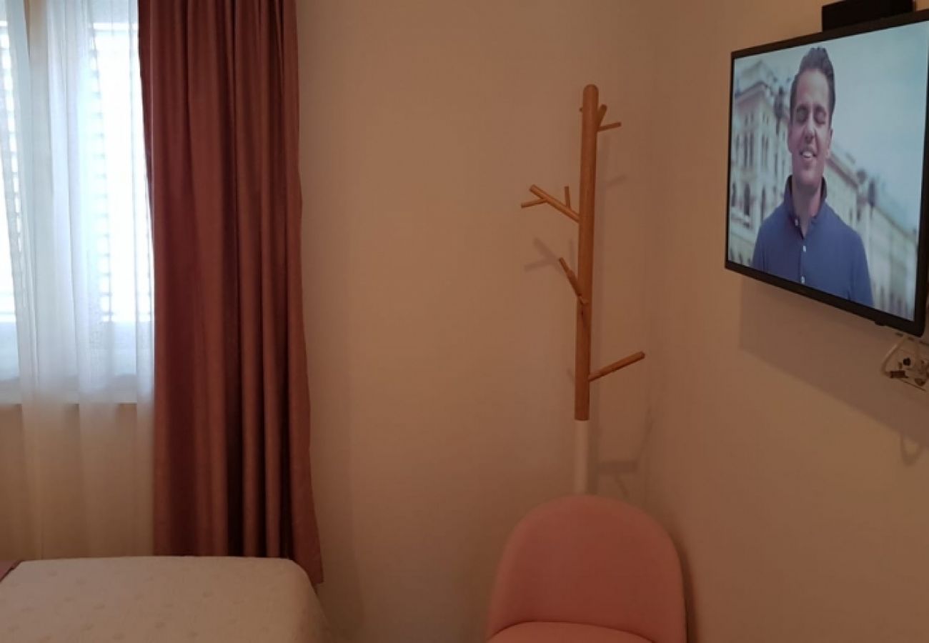 Appartamento a Supetar - Appartamento in San Pietro della Brazza (Supetar) con vista mare, balcone, Climatizzazione, WIFI (4998-1)