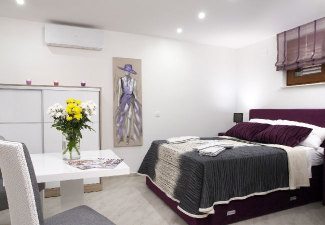 Casa a Vir - Casa di vacanza in Vir con vista mare, terrazzo, Climatizzazione, WIFI (4586-7) Casa a Vir - Casa di vacanza in Vir con vista mare, terrazzo, Climatizzazione, WIFI (4586-7)