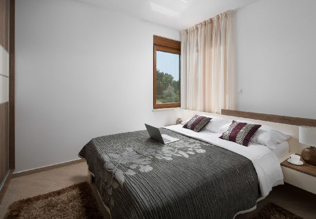 Casa a Vir - Casa di vacanza in Vir con vista mare, terrazzo, Climatizzazione, WIFI (4586-7) Casa a Vir - Casa di vacanza in Vir con vista mare, terrazzo, Climatizzazione, WIFI (4586-7)