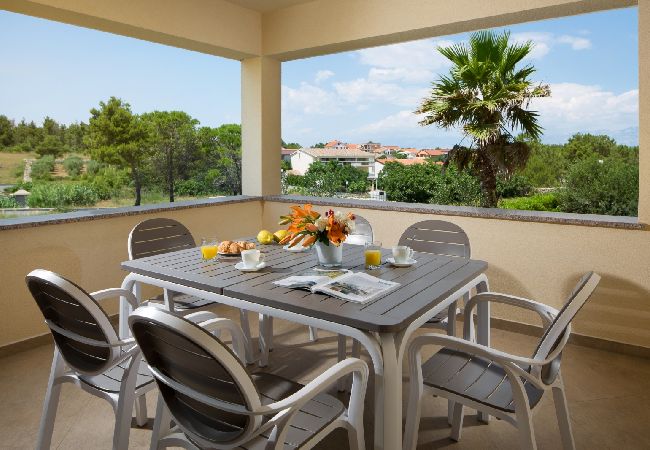 Casa a Vir - Casa di vacanza in Vir con vista mare, terrazzo, Climatizzazione, WIFI (4586-7) Casa a Vir - Casa di vacanza in Vir con vista mare, terrazzo, Climatizzazione, WIFI (4586-7)