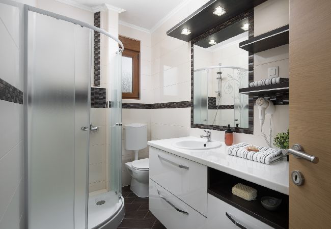 Casa a Vir - Casa di vacanza in Vir con vista mare, terrazzo, Climatizzazione, WIFI (4586-7) Casa a Vir - Casa di vacanza in Vir con vista mare, terrazzo, Climatizzazione, WIFI (4586-7)