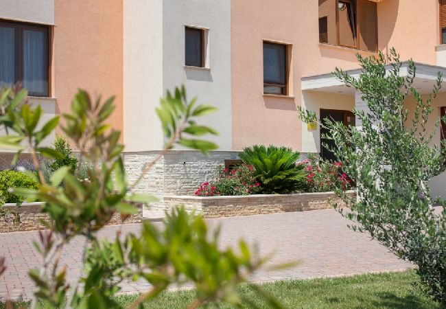 Casa a Vir - Casa di vacanza in Vir con vista mare, terrazzo, Climatizzazione, WIFI (4586-7) Casa a Vir - Casa di vacanza in Vir con vista mare, terrazzo, Climatizzazione, WIFI (4586-7)