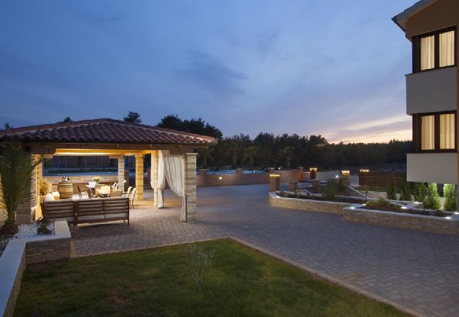 Casa a Vir - Casa di vacanza in Vir con vista mare, terrazzo, Climatizzazione, WIFI (4586-7) Casa a Vir - Casa di vacanza in Vir con vista mare, terrazzo, Climatizzazione, WIFI (4586-7)