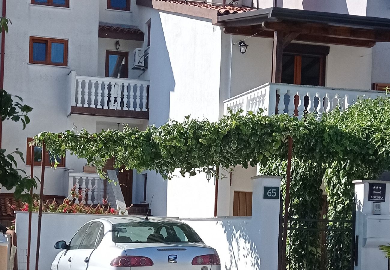 Appartamento a Štinjan - Appartamento in Stignano (Stinjan) con vista mare, terrazzo, Climatizzazione, WIFI (5018-1)