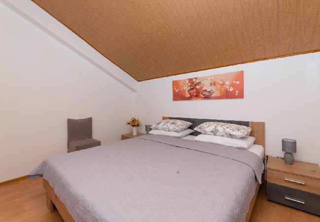 Appartamento a Supetar - Appartamento in San Pietro della Brazza (Supetar) con vista mare, terrazzo, Climatizzazione, WIFI (3553-3) Appartamento a Supetar - Appartamento in San Pietro della Brazza (Supetar) con vista mare, terrazzo, Climatizzazione, WIFI (3553-3)