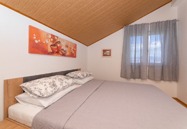 Appartamento a Supetar - Appartamento in San Pietro della Brazza (Supetar) con vista mare, terrazzo, Climatizzazione, WIFI (3553-3) Appartamento a Supetar - Appartamento in San Pietro della Brazza (Supetar) con vista mare, terrazzo, Climatizzazione, WIFI (3553-3)