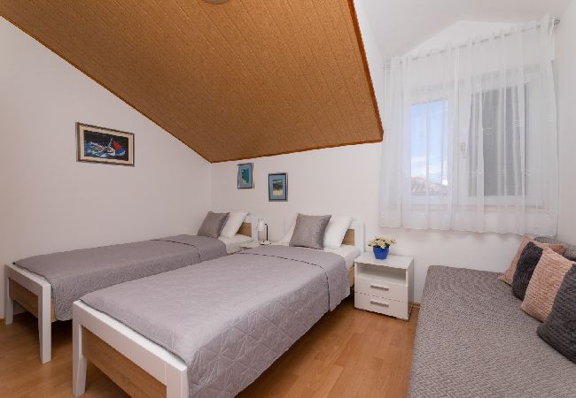 Appartamento a Supetar - Appartamento in San Pietro della Brazza (Supetar) con vista mare, terrazzo, Climatizzazione, WIFI (3553-3) Appartamento a Supetar - Appartamento in San Pietro della Brazza (Supetar) con vista mare, terrazzo, Climatizzazione, WIFI (3553-3)