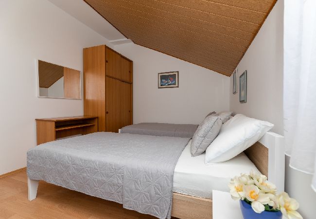 Appartamento a Supetar - Appartamento in San Pietro della Brazza (Supetar) con vista mare, terrazzo, Climatizzazione, WIFI (3553-3) Appartamento a Supetar - Appartamento in San Pietro della Brazza (Supetar) con vista mare, terrazzo, Climatizzazione, WIFI (3553-3)