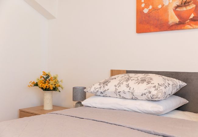 Appartamento a Supetar - Appartamento in San Pietro della Brazza (Supetar) con vista mare, terrazzo, Climatizzazione, WIFI (3553-3) Appartamento a Supetar - Appartamento in San Pietro della Brazza (Supetar) con vista mare, terrazzo, Climatizzazione, WIFI (3553-3)