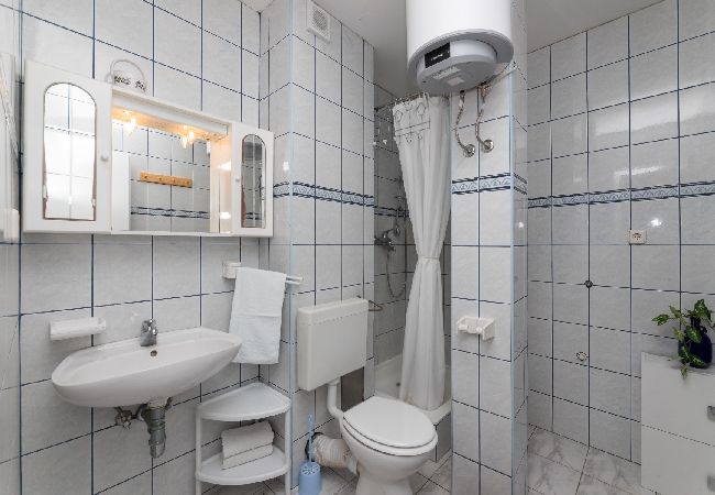 Appartamento a Supetar - Appartamento in San Pietro della Brazza (Supetar) con vista mare, terrazzo, Climatizzazione, WIFI (3553-3) Appartamento a Supetar - Appartamento in San Pietro della Brazza (Supetar) con vista mare, terrazzo, Climatizzazione, WIFI (3553-3)