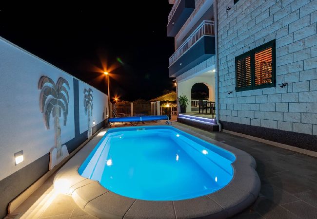 Appartamento a Supetar - Appartamento in San Pietro della Brazza (Supetar) con vista mare, terrazzo, Climatizzazione, WIFI (3553-3) Appartamento a Supetar - Appartamento in San Pietro della Brazza (Supetar) con vista mare, terrazzo, Climatizzazione, WIFI (3553-3)