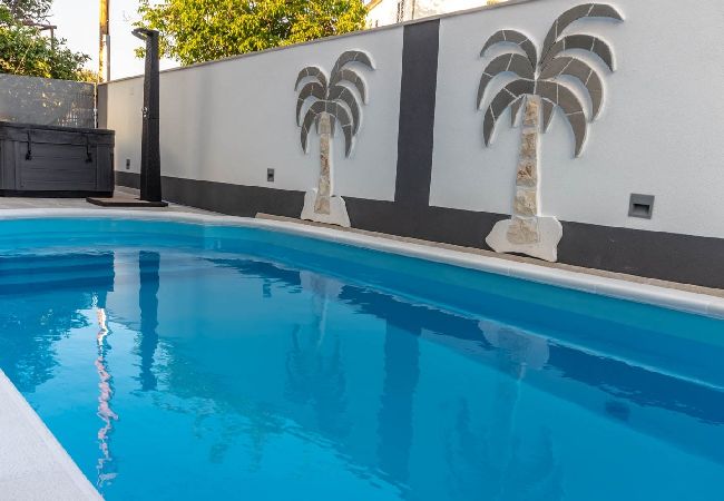 Appartamento a Supetar - Appartamento in San Pietro della Brazza (Supetar) con vista mare, terrazzo, Climatizzazione, WIFI (3553-3) Appartamento a Supetar - Appartamento in San Pietro della Brazza (Supetar) con vista mare, terrazzo, Climatizzazione, WIFI (3553-3)