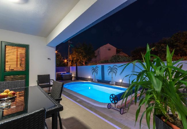 Appartamento a Supetar - Appartamento in San Pietro della Brazza (Supetar) con vista mare, terrazzo, Climatizzazione, WIFI (3553-3) Appartamento a Supetar - Appartamento in San Pietro della Brazza (Supetar) con vista mare, terrazzo, Climatizzazione, WIFI (3553-3)