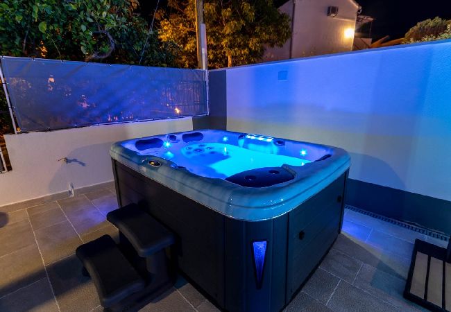 Appartamento a Supetar - Appartamento in San Pietro della Brazza (Supetar) con vista mare, terrazzo, Climatizzazione, WIFI (3553-3) Appartamento a Supetar - Appartamento in San Pietro della Brazza (Supetar) con vista mare, terrazzo, Climatizzazione, WIFI (3553-3)