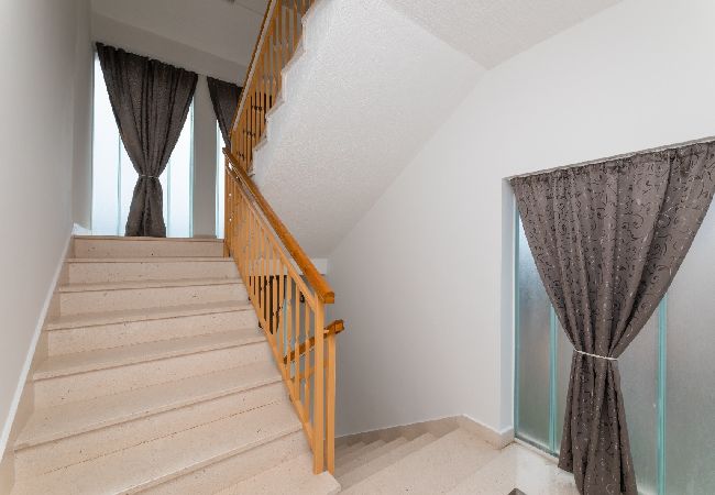 Appartamento a Supetar - Appartamento in San Pietro della Brazza (Supetar) con vista mare, terrazzo, Climatizzazione, WIFI (3553-3) Appartamento a Supetar - Appartamento in San Pietro della Brazza (Supetar) con vista mare, terrazzo, Climatizzazione, WIFI (3553-3)