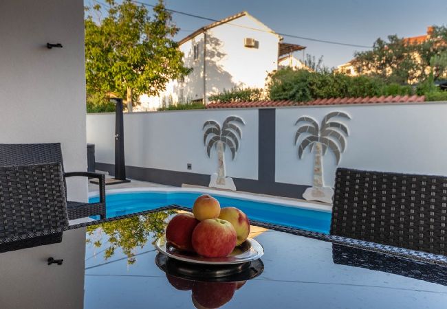 Appartamento a Supetar - Appartamento in San Pietro della Brazza (Supetar) con vista mare, terrazzo, Climatizzazione, WIFI (3553-3) Appartamento a Supetar - Appartamento in San Pietro della Brazza (Supetar) con vista mare, terrazzo, Climatizzazione, WIFI (3553-3)